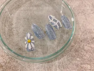 ネイル Miku 🌼山手駅10秒のマツエク・マツパデザイン