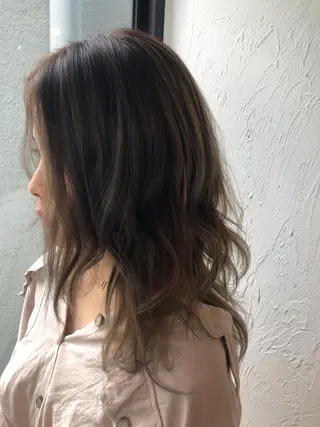 セミロング 艶髪/ハイトーン Sherryのヘアスタイル