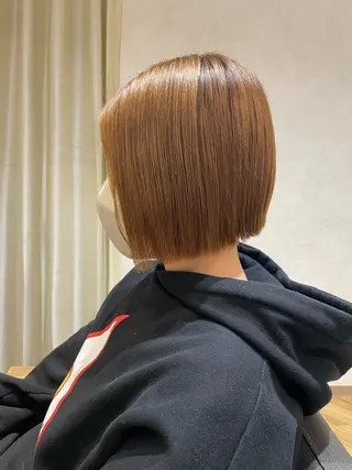 ショート 透明感オリーブ🫒/ ブリーチなしWカラーのヘアスタイル