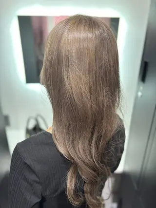 ロング カラー 山崎 南乃のヘアスタイル