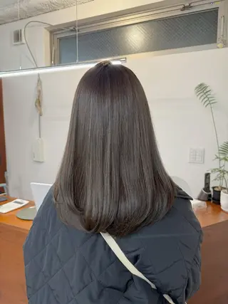 セミロング 顔まわりレイヤー 透明感カラー🩵🩵のヘアスタイル