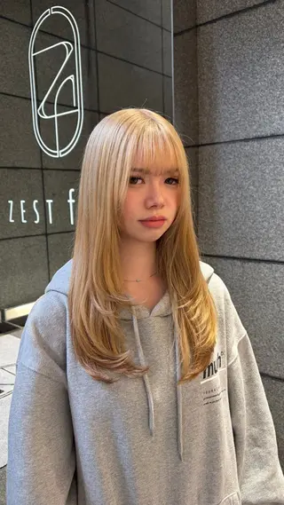 ロング 海優⭐️ネイル⭐️ 透明感カラーのヘアスタイル