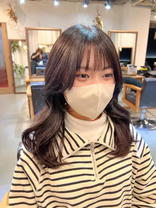 セミロング ブリーチなしカラー 🌿脇黒丸 彩のヘアスタイル