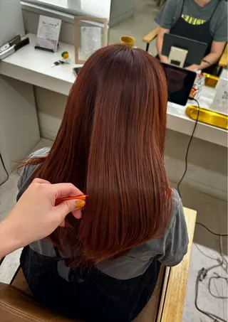 セミロング SLASHスラッシュ 辻村  彩華のヘアスタイル