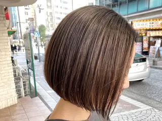 ショート あやか 白髪ぼかしハイライトのヘアスタイル