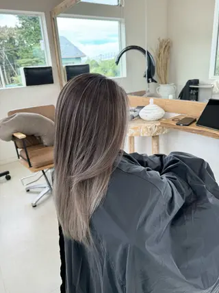 セミロング 鈴木 妃帆未のヘアスタイル