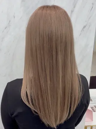 セミロング カラー みのりハイトーン デザインカラーのヘアスタイル