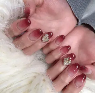 ミディアム ネイル Blowe ニュアンスのネイルデザイン