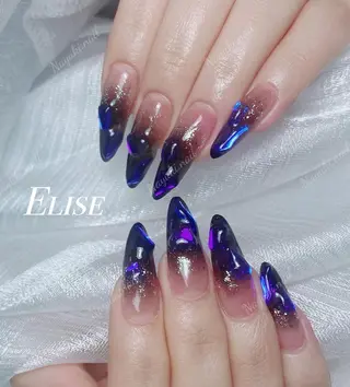 ネイル 🦋 Queenieのネイルデザイン