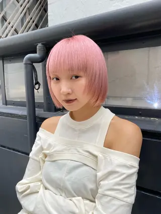 ショート ハイトーン💎 ホワイトベージュ坪谷のヘアスタイル