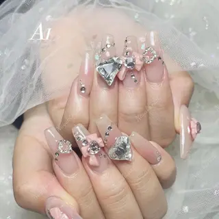 ネイル 🦋 Queenieのネイルデザイン