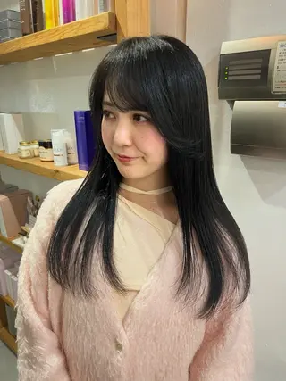 セミロング カラー ナチュラルカラー🥨 Yui🤍のヘアスタイル