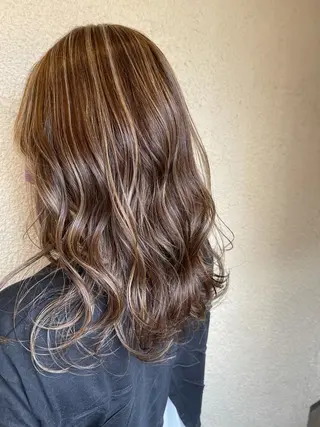 ロング カラー 磧本 祐里恵のヘアスタイル