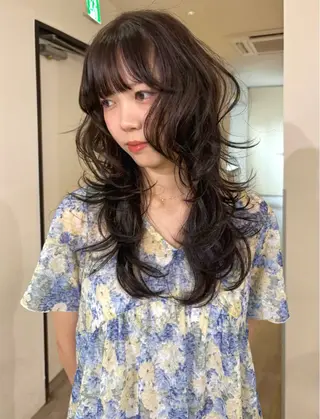 ロング カラー mizuki/ピンク ベージュ.レイヤーのヘアスタイル