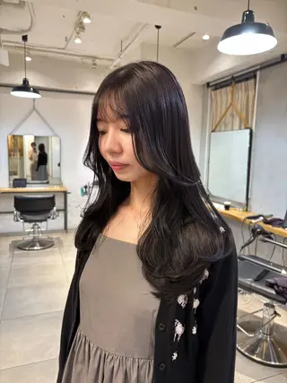 ロング 盛れる透明感カラー momokaのヘアスタイル