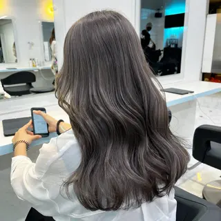 セミロング カラー ブリーチカラー 🩵MIZUKIのヘアスタイル
