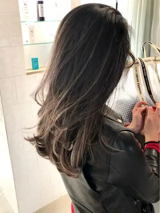 ロング カラー 井坂 弘人のヘアスタイル