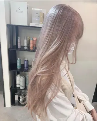 ロング カラー ハイトーン/ ブリーチ/縮毛矯正のヘアスタイル