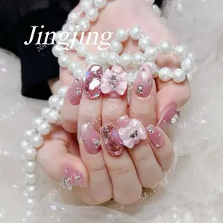ネイル 🦋 Queenieのネイルデザイン