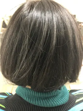 ショート カラー 都築 菜美のヘアスタイル