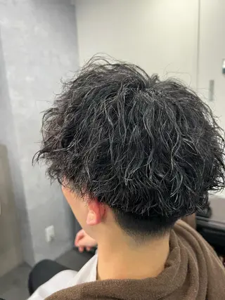 ショート カラー メンズ 垢抜け・メンズパーマ 津山祐紀のヘアスタイル