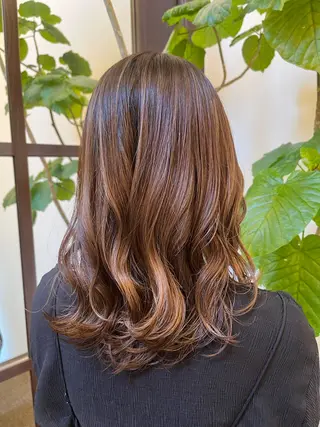 セミロング ツヤ感カラー 🩵かりんのヘアスタイル