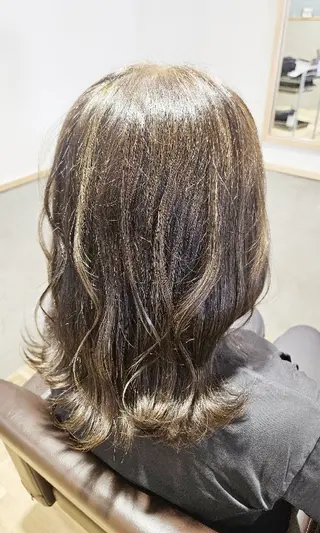 カラー セミロング ✨Yuka ✂️ハイライト💕のヘアスタイル
