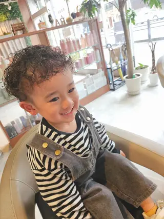 メンズ キッズ 岡田 奈々のヘアスタイル