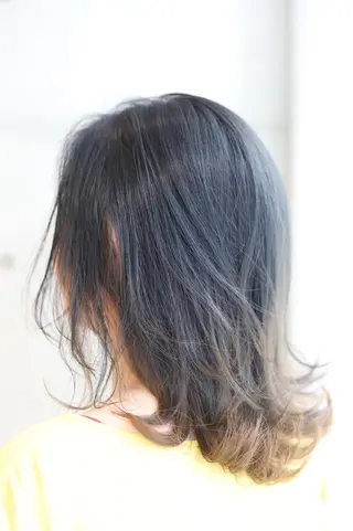 ミディアム カラー アドミラルYoshi oのヘアスタイル