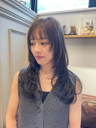 ロング カラー ミルクティー× グレージュMOMOのヘアスタイル