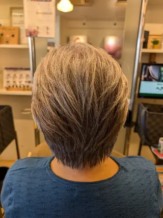 ショート カラー 椎橋 美帆野のヘアスタイル