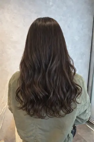 ロング 山本 悠理のヘアスタイル