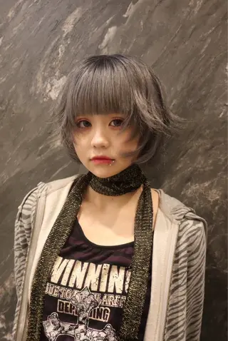 ミディアム カラー レイヤー/ブリーチ iwamiya岩見谷のヘアスタイル