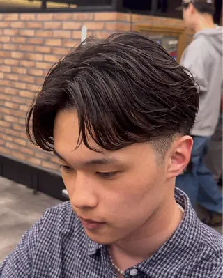パーマ メンズ シャドウ/フェザー 朝崎倭斗のヘアスタイル