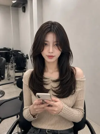 セミロング レイヤーカット ハッシュレイヤー特化のヘアスタイル