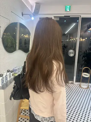 ロング カラー 🧸柔らかベージュ/ 顔周りレイヤー/ミクのヘアスタイル