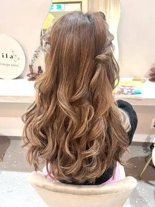 セミロング ヘアアレンジ Mila Akariのヘアスタイル
