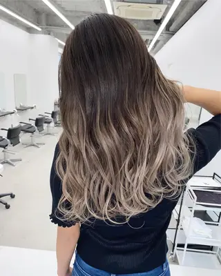 セミロング カラー ブリーチ 透明感HIDEのヘアスタイル
