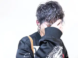 ミディアム カラー メンズ 小松 郁斗のヘアスタイル