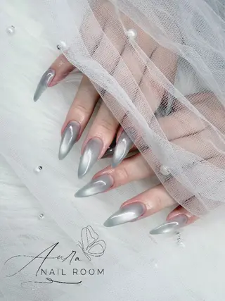 ネイル Luna (Aura nail room)のネイルデザイン