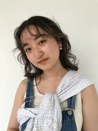 ミディアム カラー 伊藤 由季のヘアスタイル