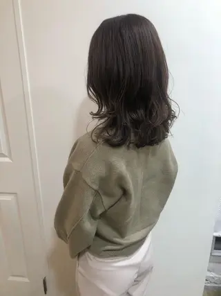 ミディアム カラー MIOベージュカラー 柔らかいカラーのヘアスタイル