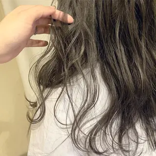 ロング カラー ヘアアレンジ 本間 結衣のヘアスタイル