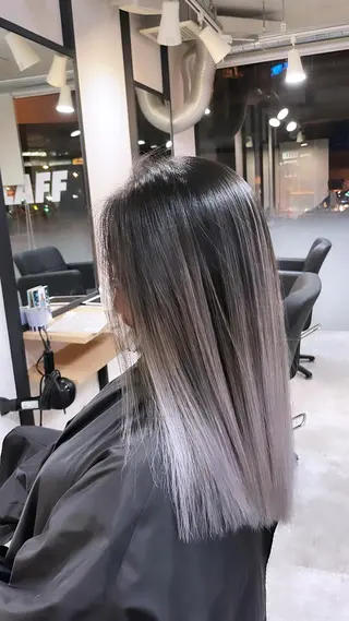セミロング カラー 難波ブリーチカラー 伊藤洋輝のヘアスタイル