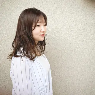 セミロング 鈴木 綾乃のヘアスタイル