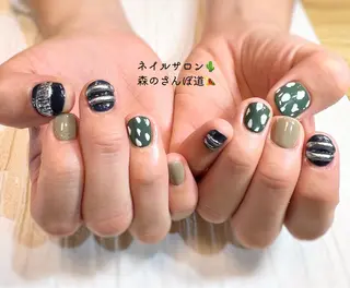 ネイル ショートネイル 森のさんぽ道のネイルデザイン