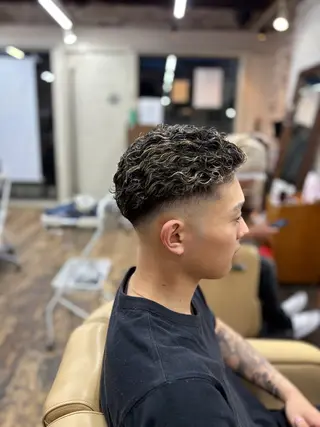 ショート カラー パーマ メンズ 生駒のパーマ達人 FEELけんけんのヘアスタイル