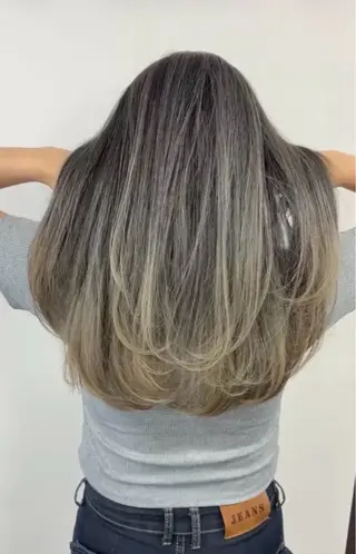 ロング 桝田 友美のヘアスタイル