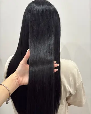 ロング ニシザカ マナのヘアスタイル