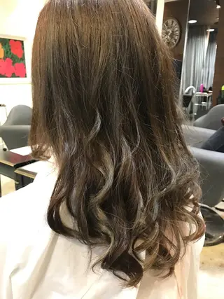 カラー ブリーチ特化 梅田本多翔のヘアスタイル
